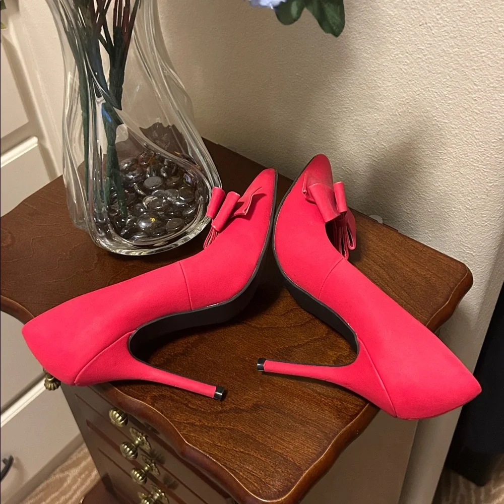 JustFab Vibrant Red Bow Heels - Picture 8 of 11